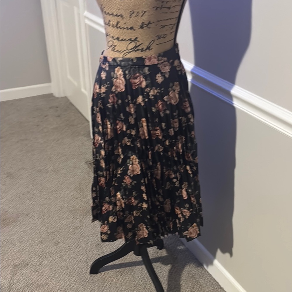 BB Dakota size 4 Orange Pink Pleated Midi Skirt